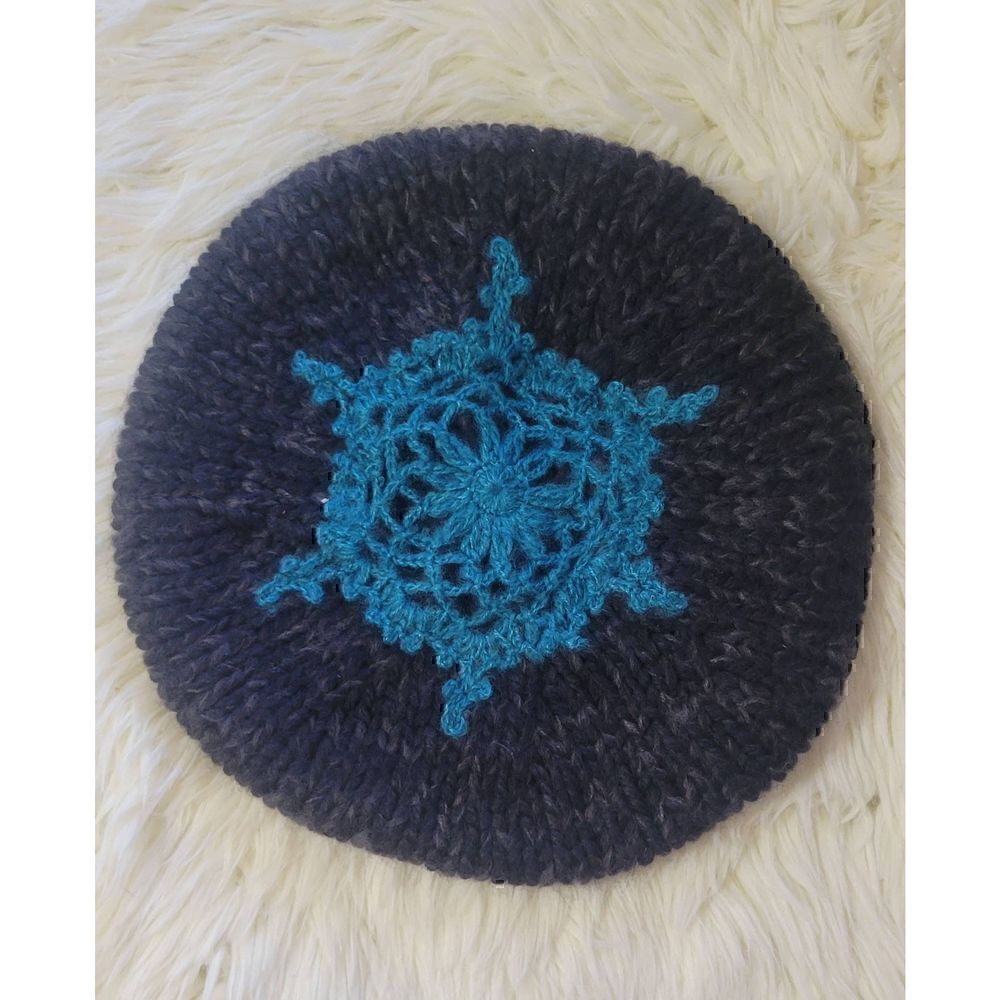 Pretty Persuasions Crochet Knit Snowflake Beret Gray/Blue New